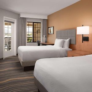 Corner Queen Room Two Queen Beds